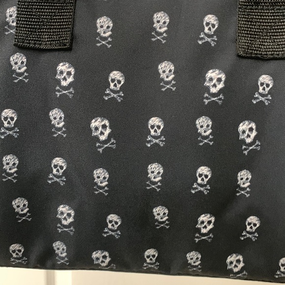 Fit and Fresh Skull Lunch Bag with FREE Containers and Cooler! - Picture 9 of 16